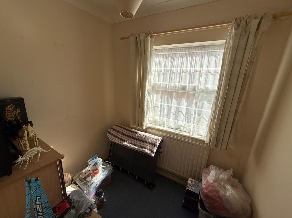Lot: 31 - TERRACE HOUSE FOR IMPROVEMENT IN COLCHESTER CITY CENTRE - Boxroom with window to the front